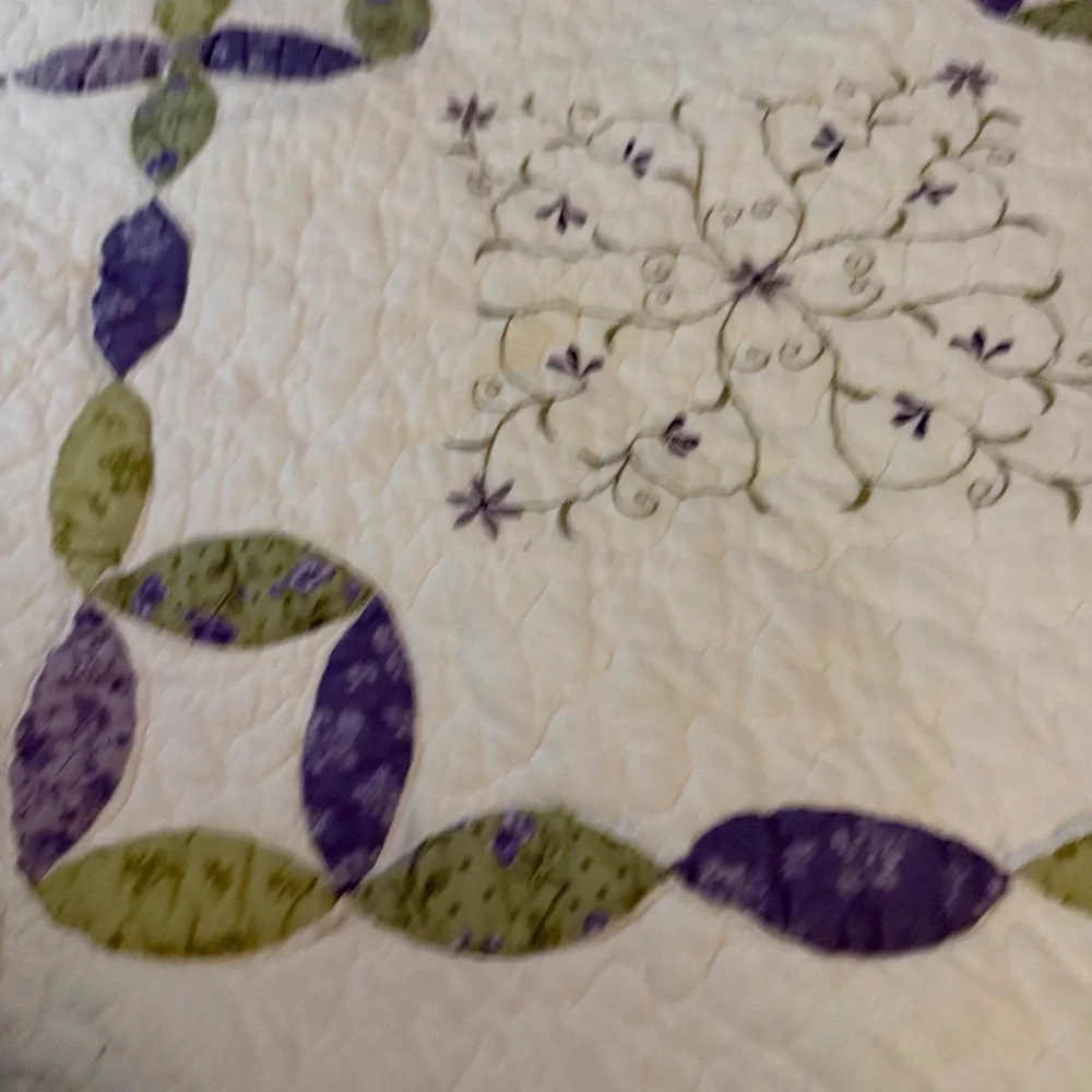 Elegant Vintage White and Purple Cottagecore Quilt - Picture 3 of 5